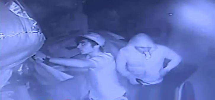 Hombre ofrece 3 millones para encontrar a delincuentes que le robaron