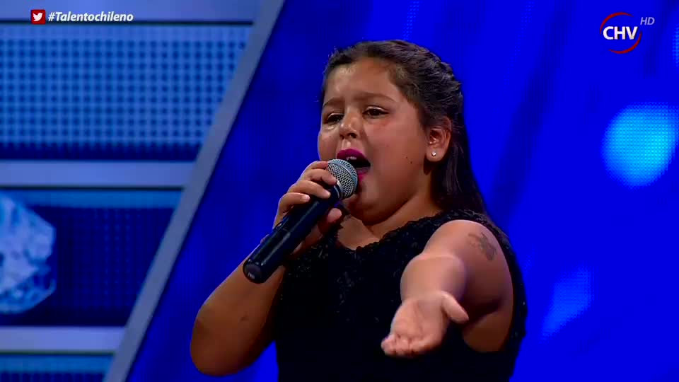 Mira la razón de la emoción de Coni, la niña que explotó en llanto arriba del escenario