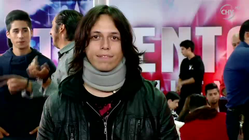 Joyan confundió y alegró con su stand up comedy al jurado de Talento Chileno Chilevisión