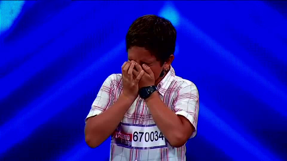 Nicolás Ruiz se emocionó luego de su aplaudida rutina de imitaciones en Talento Chileno​