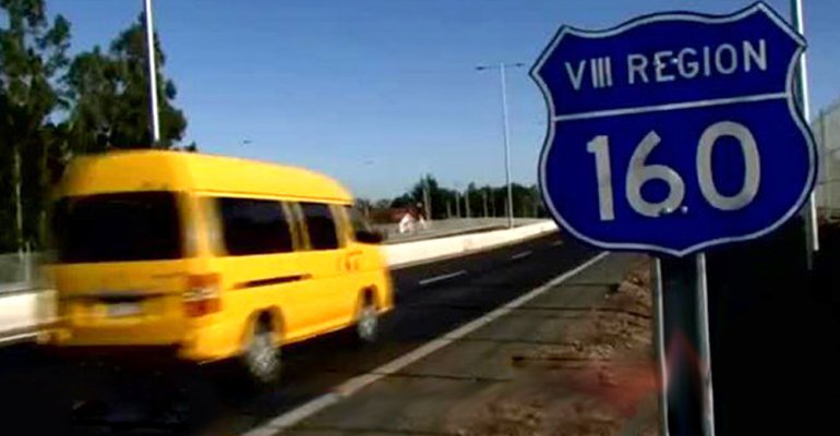 Furgón escolar transportó 18 niños a 140 kilómetros por hora