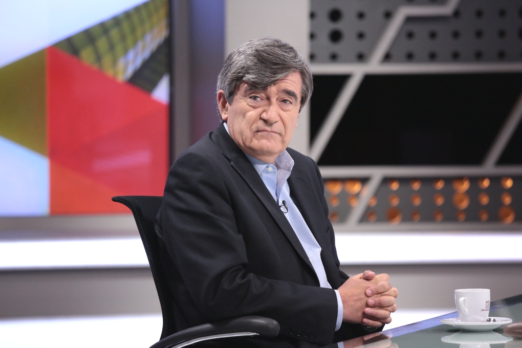 Camilo Escalona: Creo que el dilema constitucional chileno pasa por un plebiscito