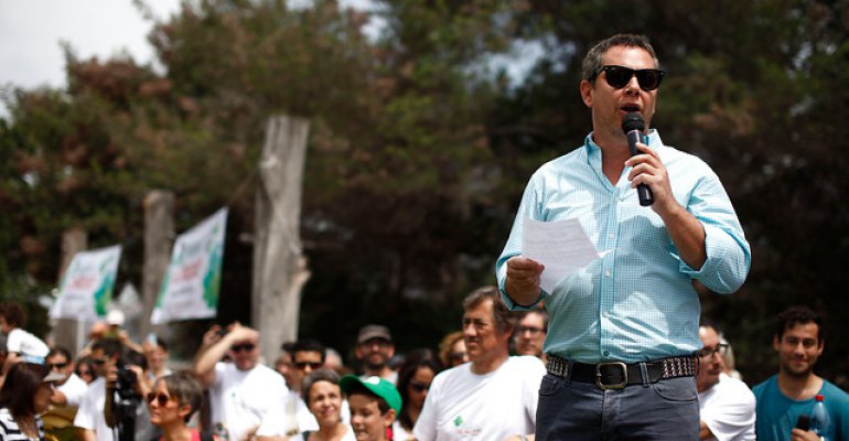 El duro cara a cara entre J.M. Viñuela y Mauricio Bustamante por tuit sobre La Haya