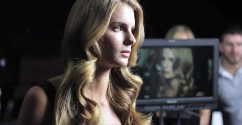 Josefina Montané deslumbró con su elegante tenida y se coronó como la mejor vestida - Parte 2