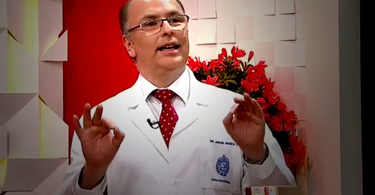 Ginecólogo oncólogo enseñó los detalles del cáncer cérvico uterino y el papiloma humano