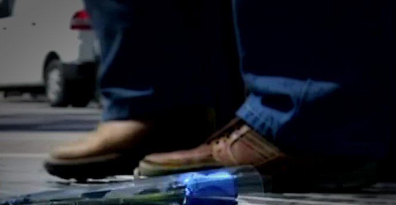 Mujer perdió el conocimiento tras recoger rosa impregnada con droga