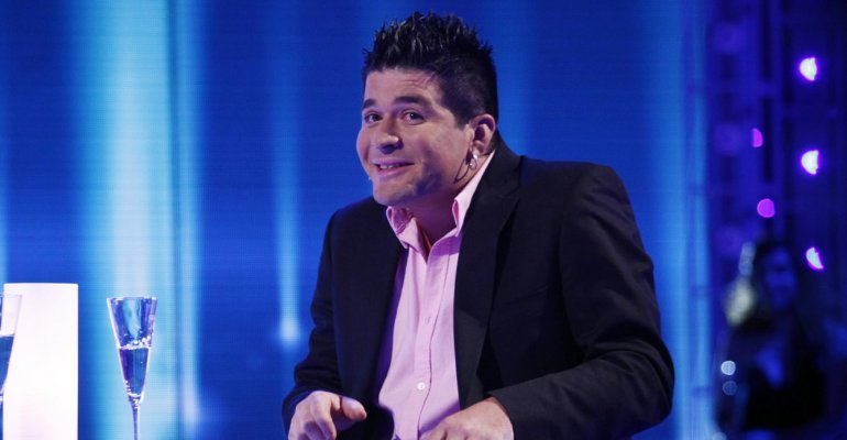 Junior Playboy se desnudó para declararle amor a su novia en su aniversario