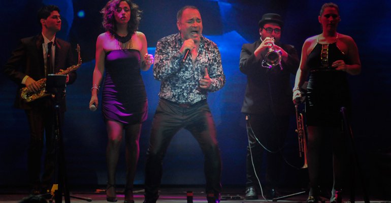 Baile sexy de Lucho Jara con 'agarrón' sorprendió en el Copihue de Oro