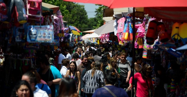 Locatarios de Meiggs duermen en sus puestos de venta para evitar robos