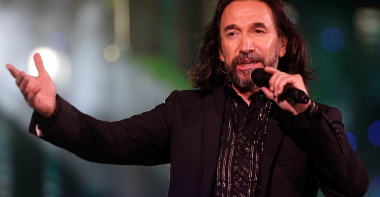 Marco Antonio Solís fue captado en su llegada al país y conversó con La Mañana