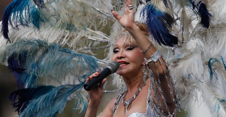 Maggie Lay bailó y cantó para taxistas en manifestación