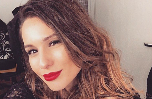 Pampita furiosa por filtración de falsas fotos íntimas