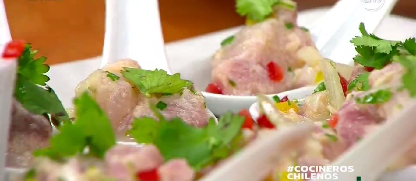 Carlo nos enseñó a preparar ceviche con imperdibles combinaciones