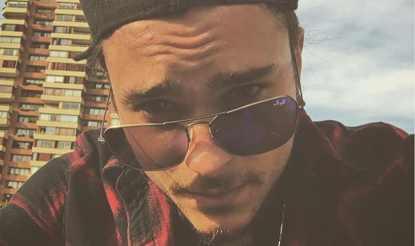 Augusto Schuster subió foto en la cama con misteriosa rubia