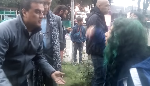 La dura discusión de Ramón Ulloa y manifestantes en Chiloé