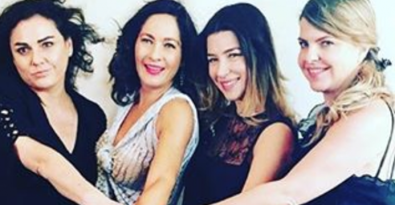 Reinas de la Noche distanciadas del director de la obra