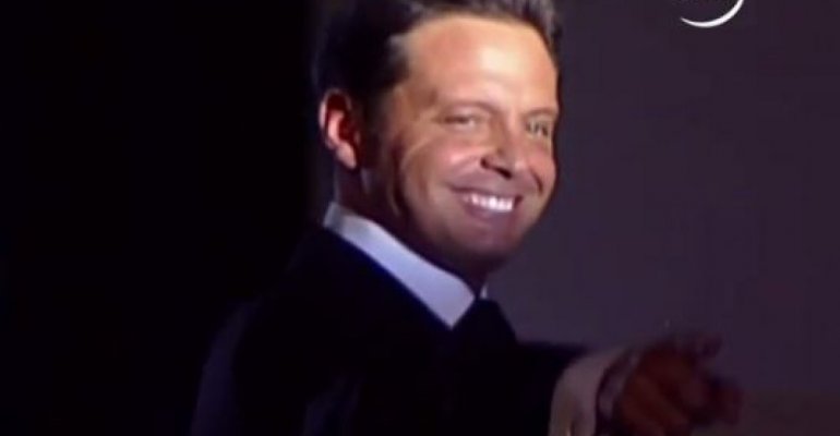 Luis Miguel podría a la cárcel por deuda con cantante
