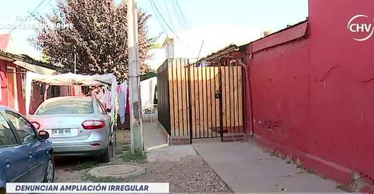 Mujer habría hecho ampliación irregular al enrejar la vereda
