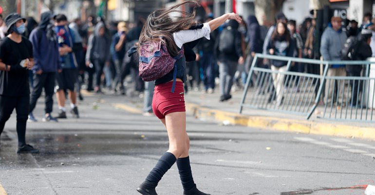 Marcha estudiantil terminó con incidentes en Santiago - Parte 2