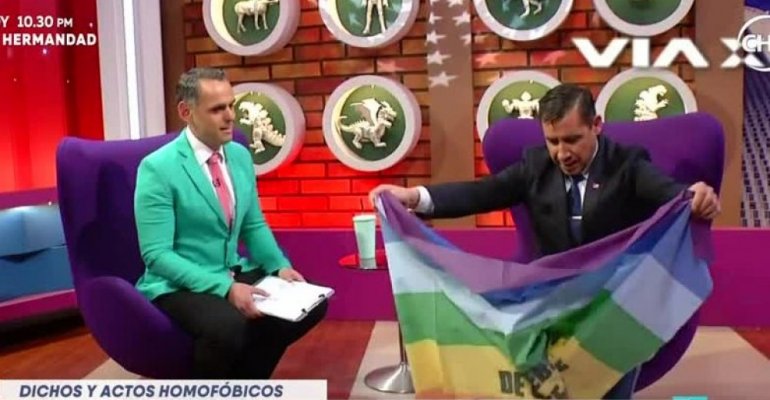 Pastor Soto pisoteó bandera gay en programa de Villouta