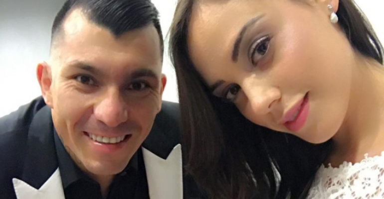 Un enamorado Gary Medel se casó con Cristina Morales