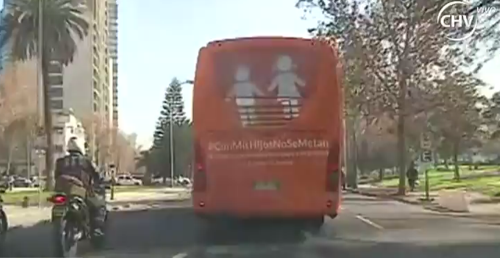 Continúa la polémica por bus de la libertad en Santiago - Parte 2