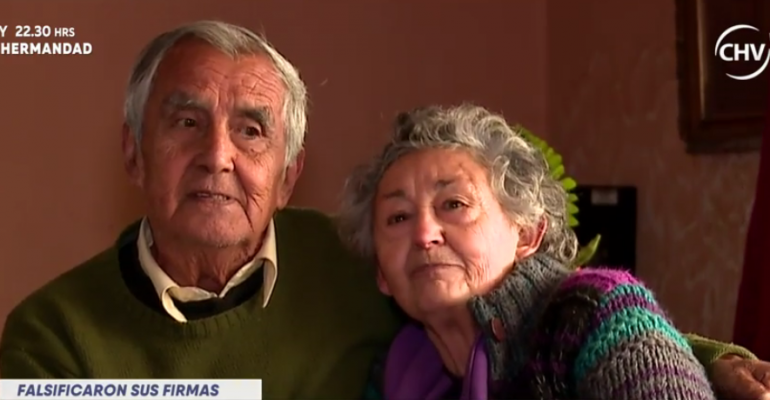 Abuelitos fueron estafados y temen ser desalojados