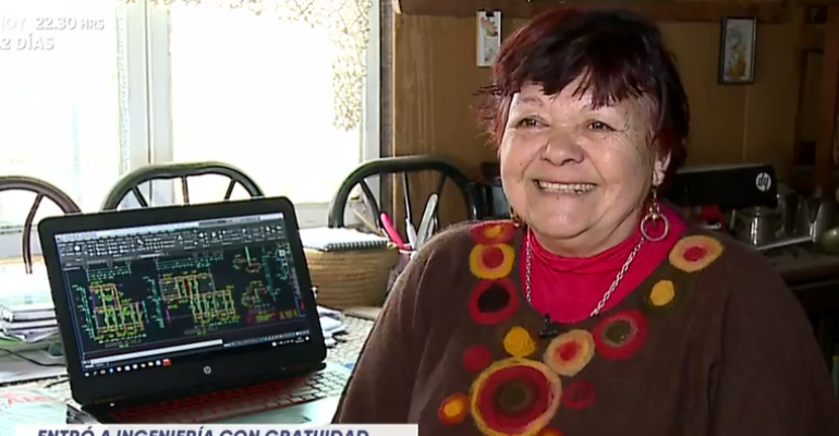 Mujer estudia ingeniería a los 64 años con gratuidad