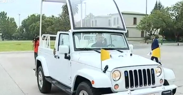 Francisco I se trasladará en moderno Papamóvil