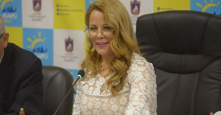 Cathy Barriga sorprendió con selfie junto al Papa Francisco