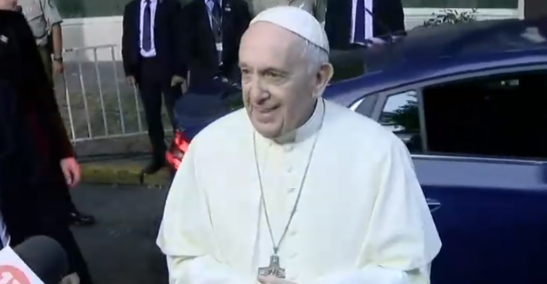 Papa Francisco rompió los protocolos antes de ir a Iquique
