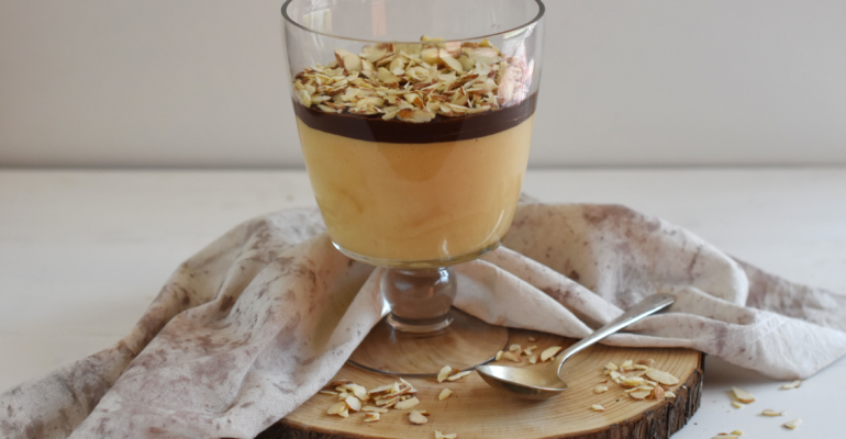 Mousse de manjar y chocolate al té de amaretto