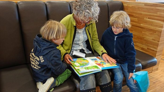 Abuela fue a buscar a su nieto al jardín y se llevó al niño equivocado 🤷‍♀: Desató un operativo policial