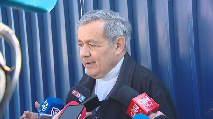 Obispo Barros declaró en la Brigada de Delitos Sexuales tras ser acusado de encubrir presuntos abusos