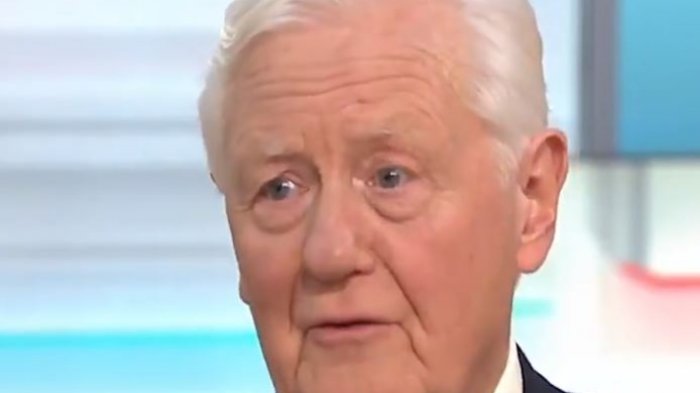 Multimillonario británico de 72 años busca novia: “Quiero darle mi tarjeta de crédito para que compre lo que quiera