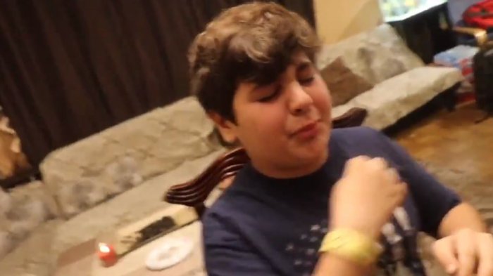 Broma familiar: Hicieron creer a un niño que era invisible y desataron una inesperada reacción