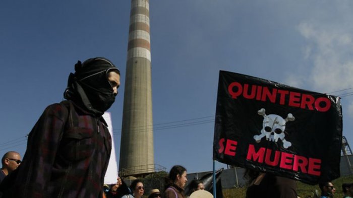 Masiva manifestación en Quintero terminó con serios incidentes con carabineros