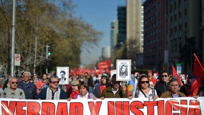 Revisa los desvíos en Santiago para este domingo por romería en memoria a Detenidos Desaparecidos