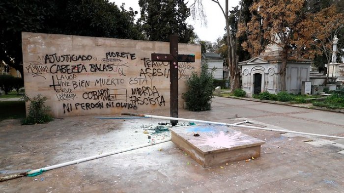 Chadwick condena ataque a tumba de Jaime Guzmán: 