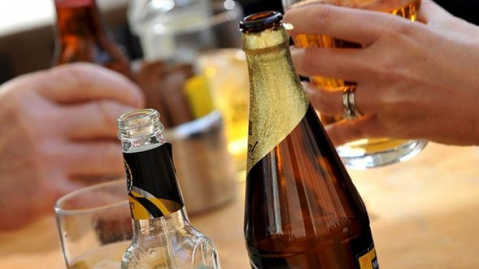 ¿Por qué a los chilenos les gusta tanto beber alcohol? Así lo explican varios expertos