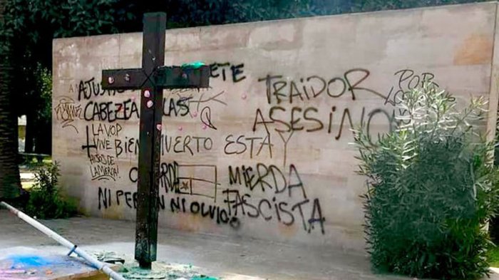 Parlamentarios de la UDI presentaron querella por ataque a la tumba de Jaime Guzmán en víspera de los 45 años del golpe militar