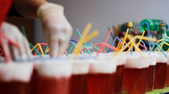 Campaña #ChaoBombillas busca desincentivar el uso de las pajitas plásticas en este 18