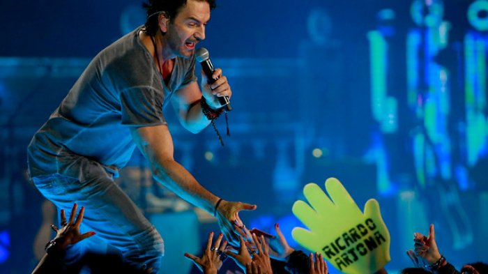 Ricardo Arjona se subió al Metro de Moscú y nadie lo pescó