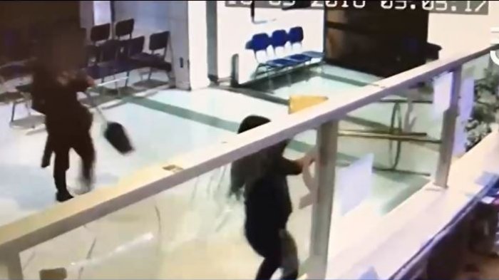 Sujetos destruyeron centro de salud en San Bernardo luego que paramédico les pidiera su carné