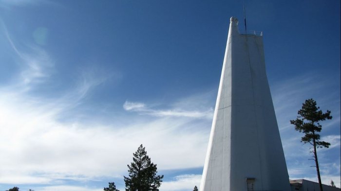 Sin previo aviso y con personas corriendo desde su interior: Observatorio fue cerrado por el FBI