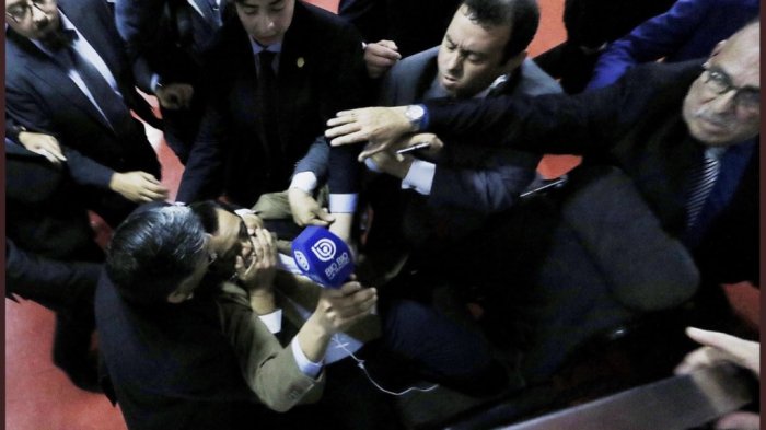 La brutal agresión que recibieron los periodistas por guardaespaldas de obispo evangélico