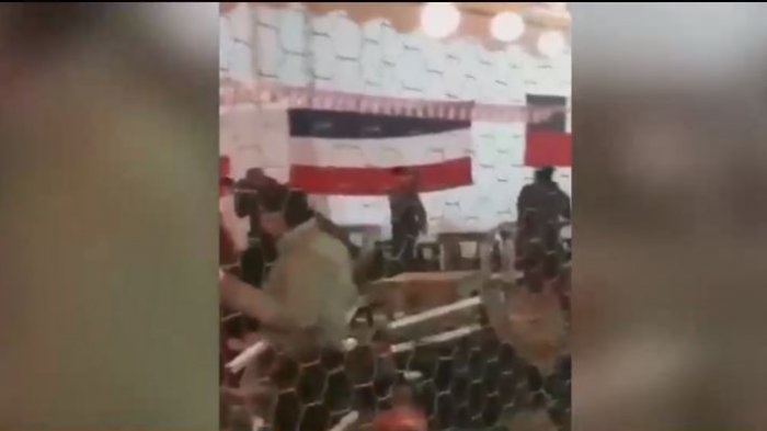 Volaron mesas y sillas: Así fue la tremenda pelea al interior de una fonda en Talca