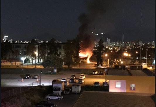 Incendio consumió ex maternidad del Hospital Barros Luco