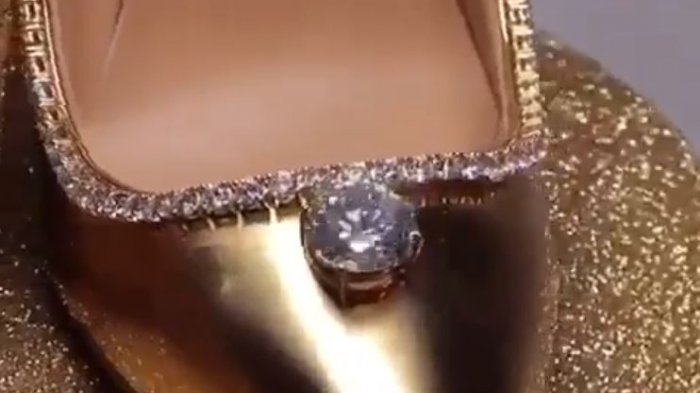 Oro y diamantes: Presentan en sociedad al par de zapatos más caro de todo el mundo