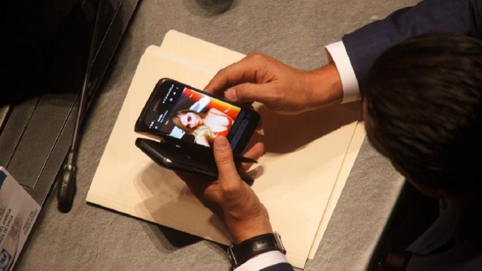 “Me la quiero zumbar”: Sorprenden a senador en polémico chat sexual en plena sesión del Congreso